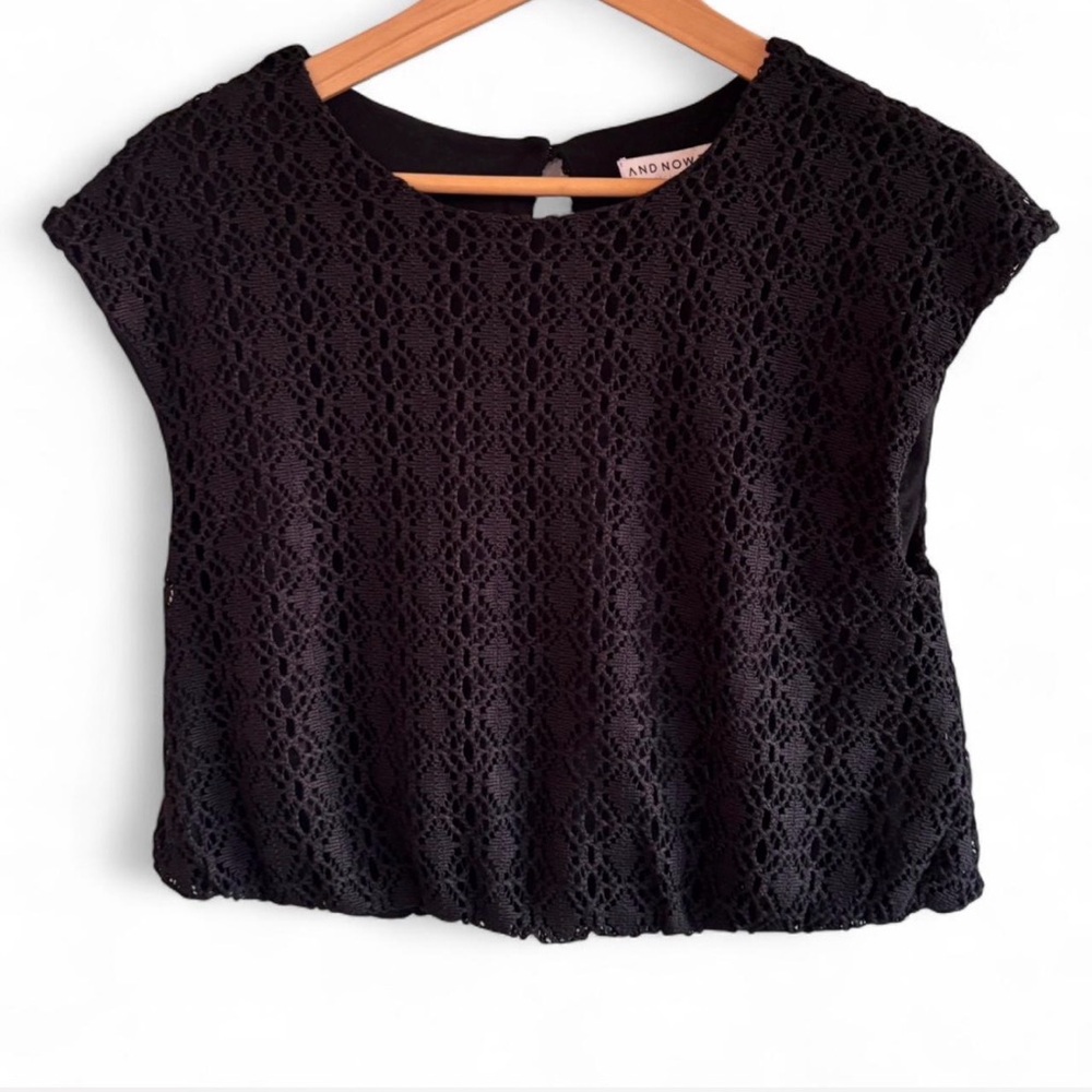 Black Lace Cap-Sleeve Cropped Top M